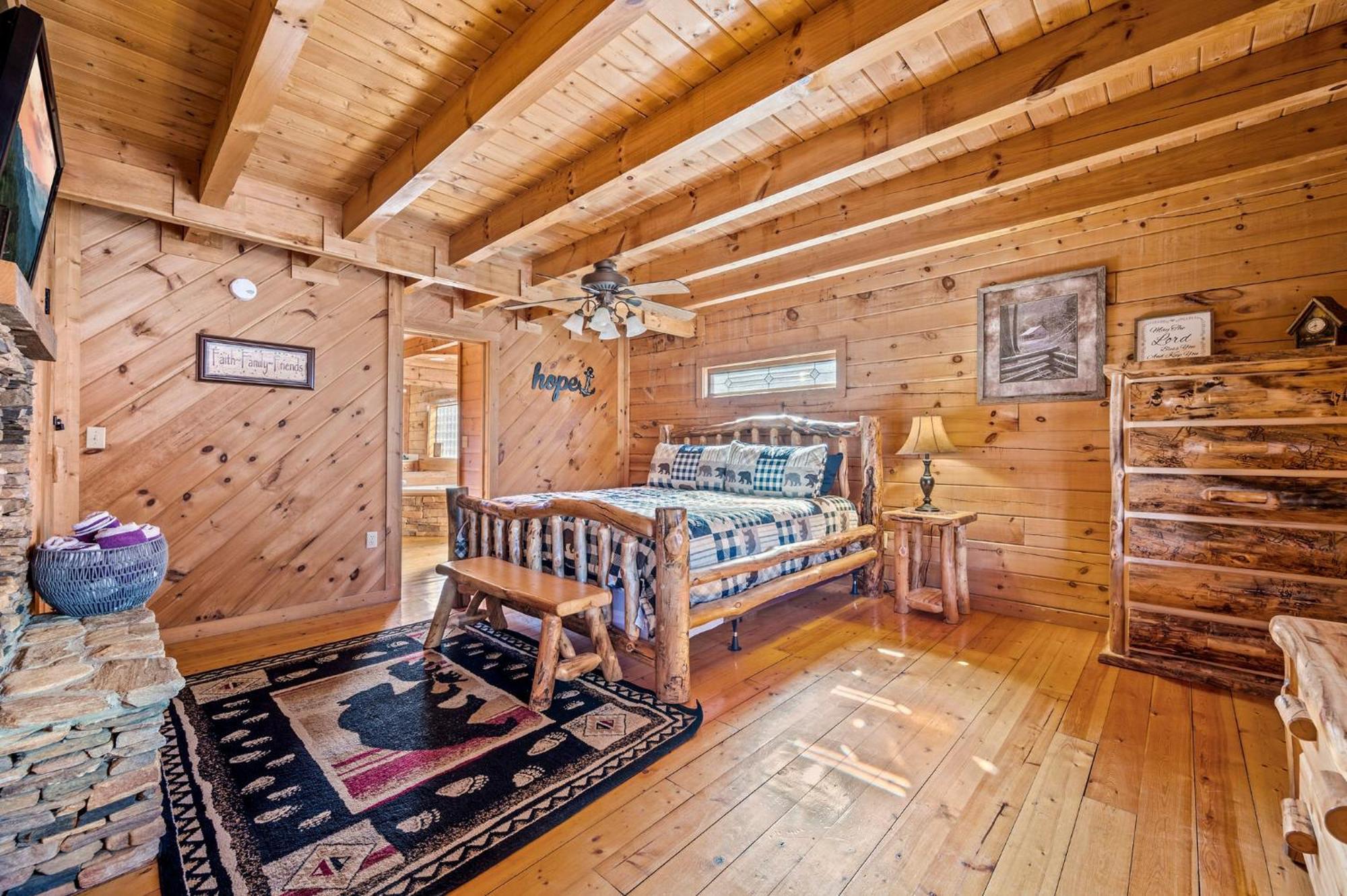 Bearfoot Pines - True Log Cabin - Wi-Fi, Hot Tub, Fishing, Deck With Views! - Mins To Pf 세비어빌 외부 사진