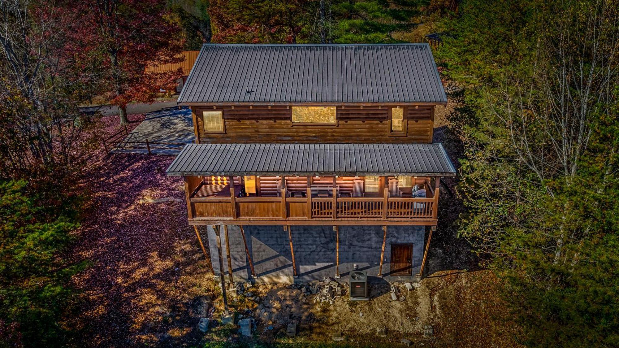 Bearfoot Pines - True Log Cabin - Wi-Fi, Hot Tub, Fishing, Deck With Views! - Mins To Pf 세비어빌 외부 사진