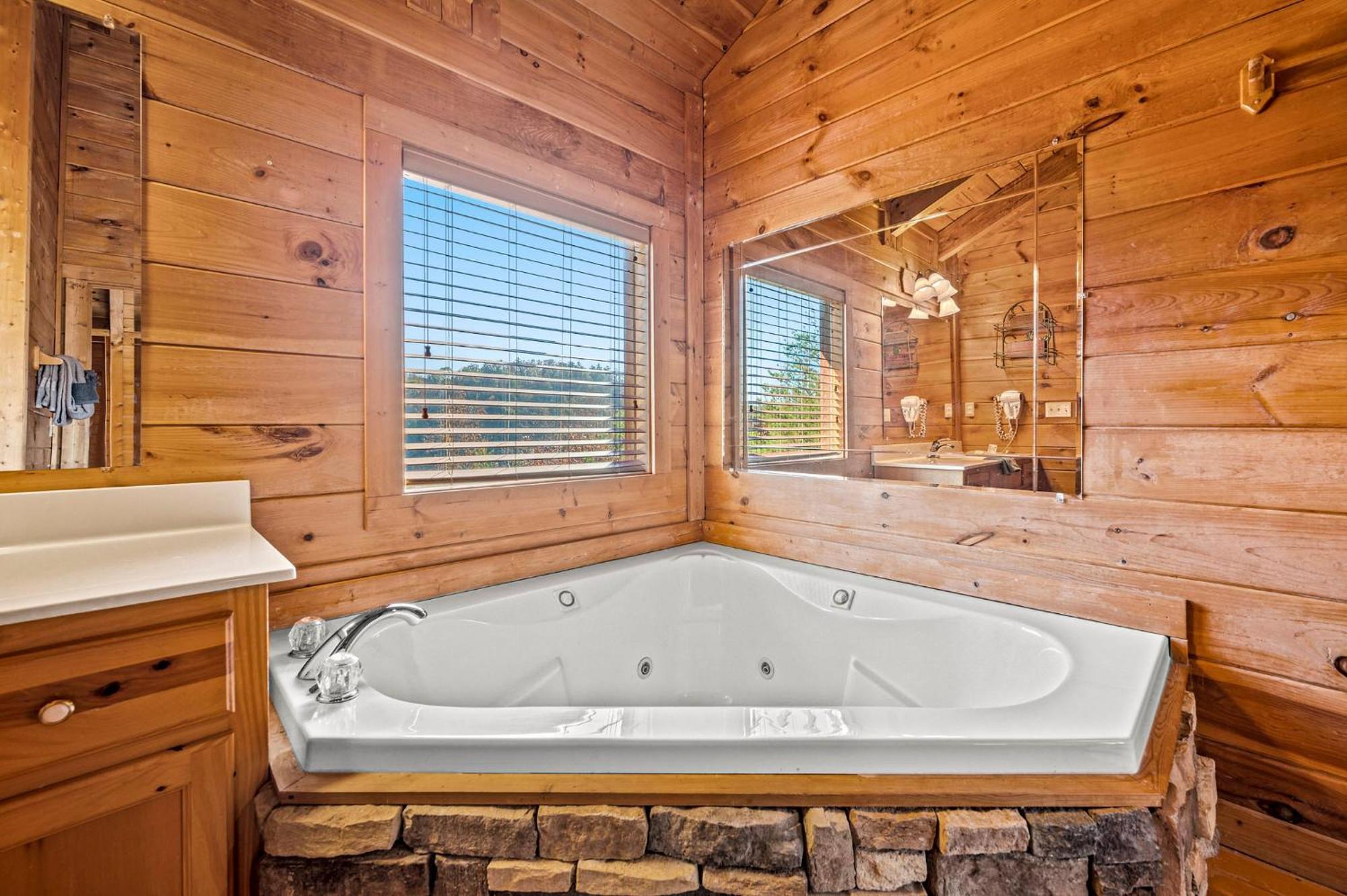 Bearfoot Pines - True Log Cabin - Wi-Fi, Hot Tub, Fishing, Deck With Views! - Mins To Pf 세비어빌 외부 사진