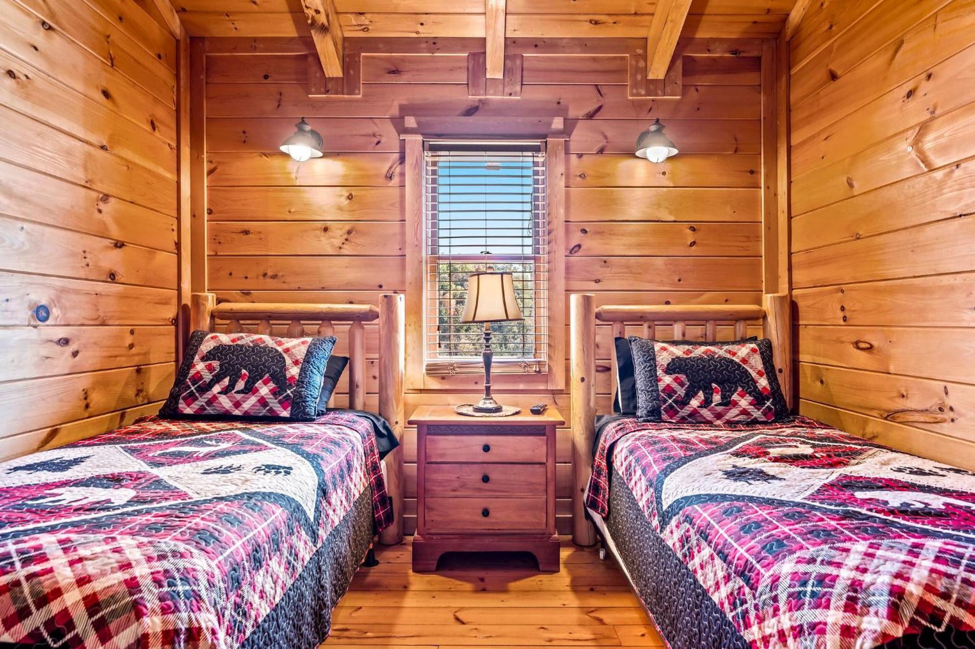 Bearfoot Pines - True Log Cabin - Wi-Fi, Hot Tub, Fishing, Deck With Views! - Mins To Pf 세비어빌 외부 사진