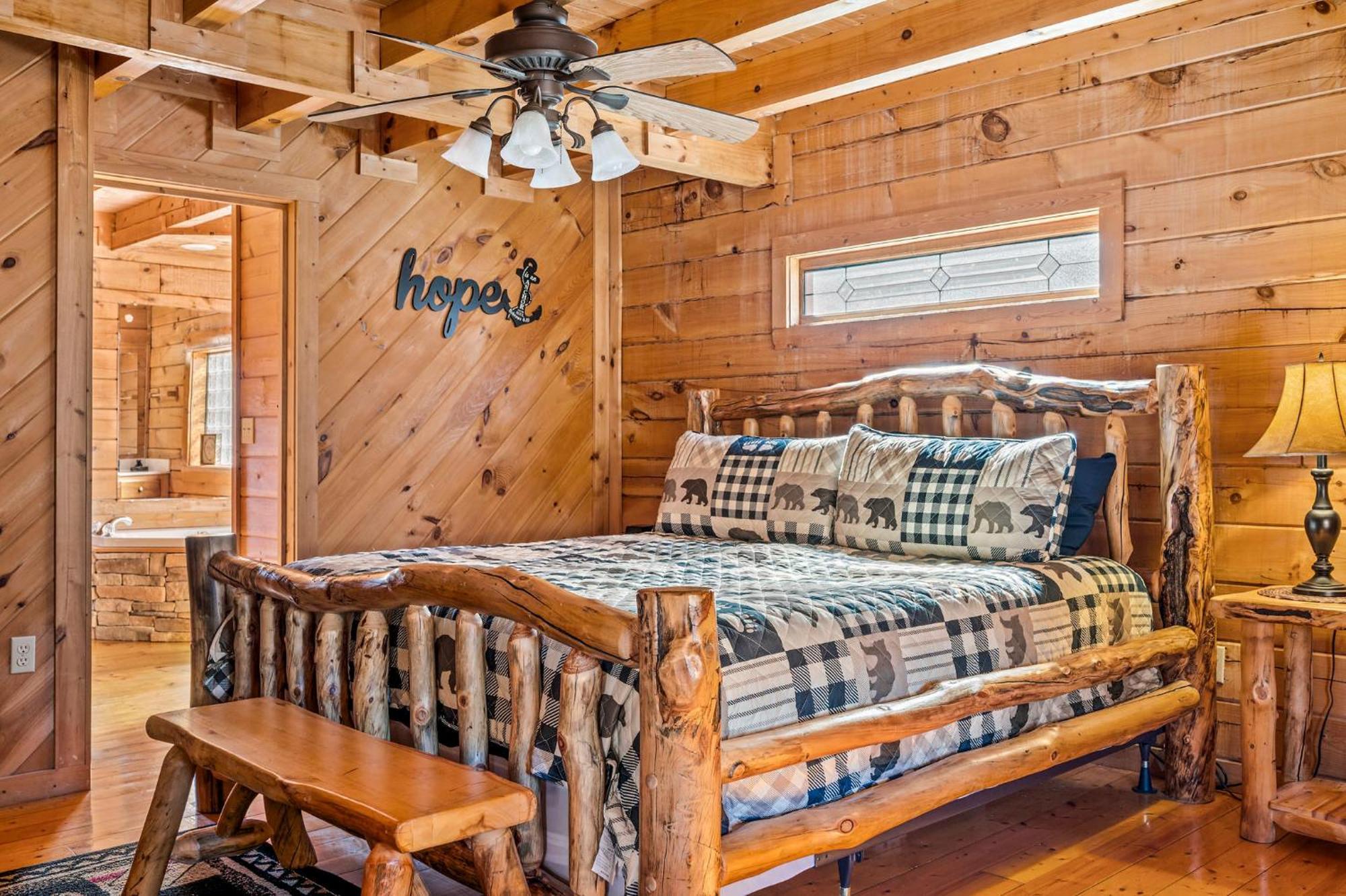 Bearfoot Pines - True Log Cabin - Wi-Fi, Hot Tub, Fishing, Deck With Views! - Mins To Pf 세비어빌 외부 사진