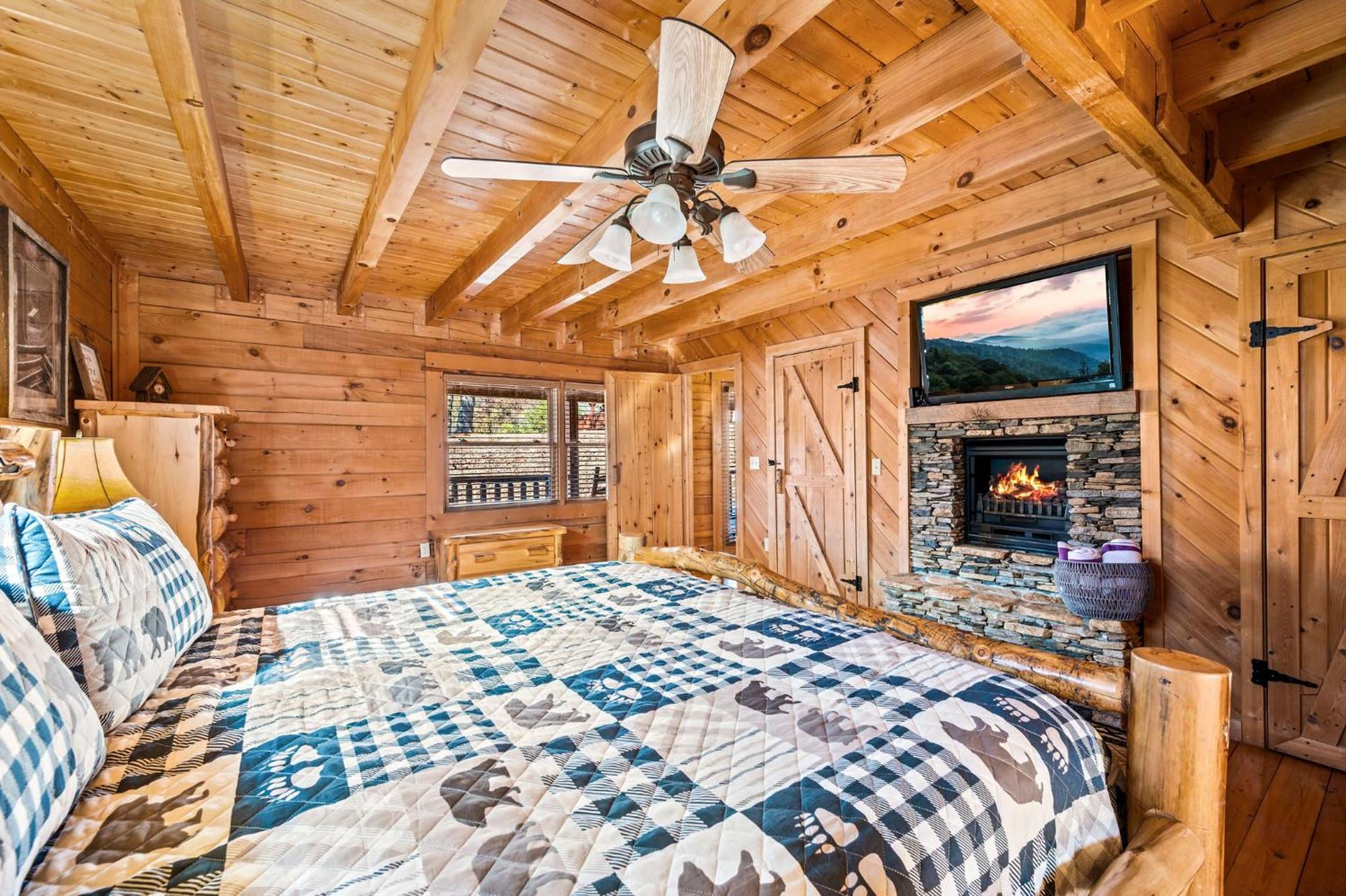 Bearfoot Pines - True Log Cabin - Wi-Fi, Hot Tub, Fishing, Deck With Views! - Mins To Pf 세비어빌 외부 사진