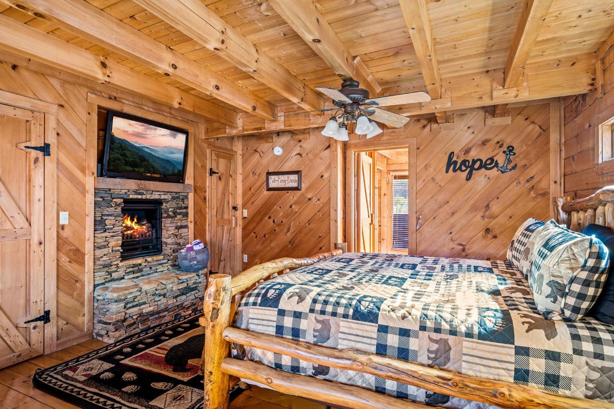 Bearfoot Pines - True Log Cabin - Wi-Fi, Hot Tub, Fishing, Deck With Views! - Mins To Pf 세비어빌 외부 사진