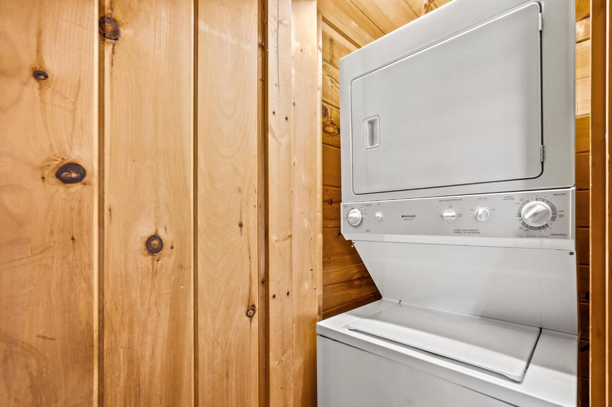 Bearfoot Pines - True Log Cabin - Wi-Fi, Hot Tub, Fishing, Deck With Views! - Mins To Pf 세비어빌 외부 사진