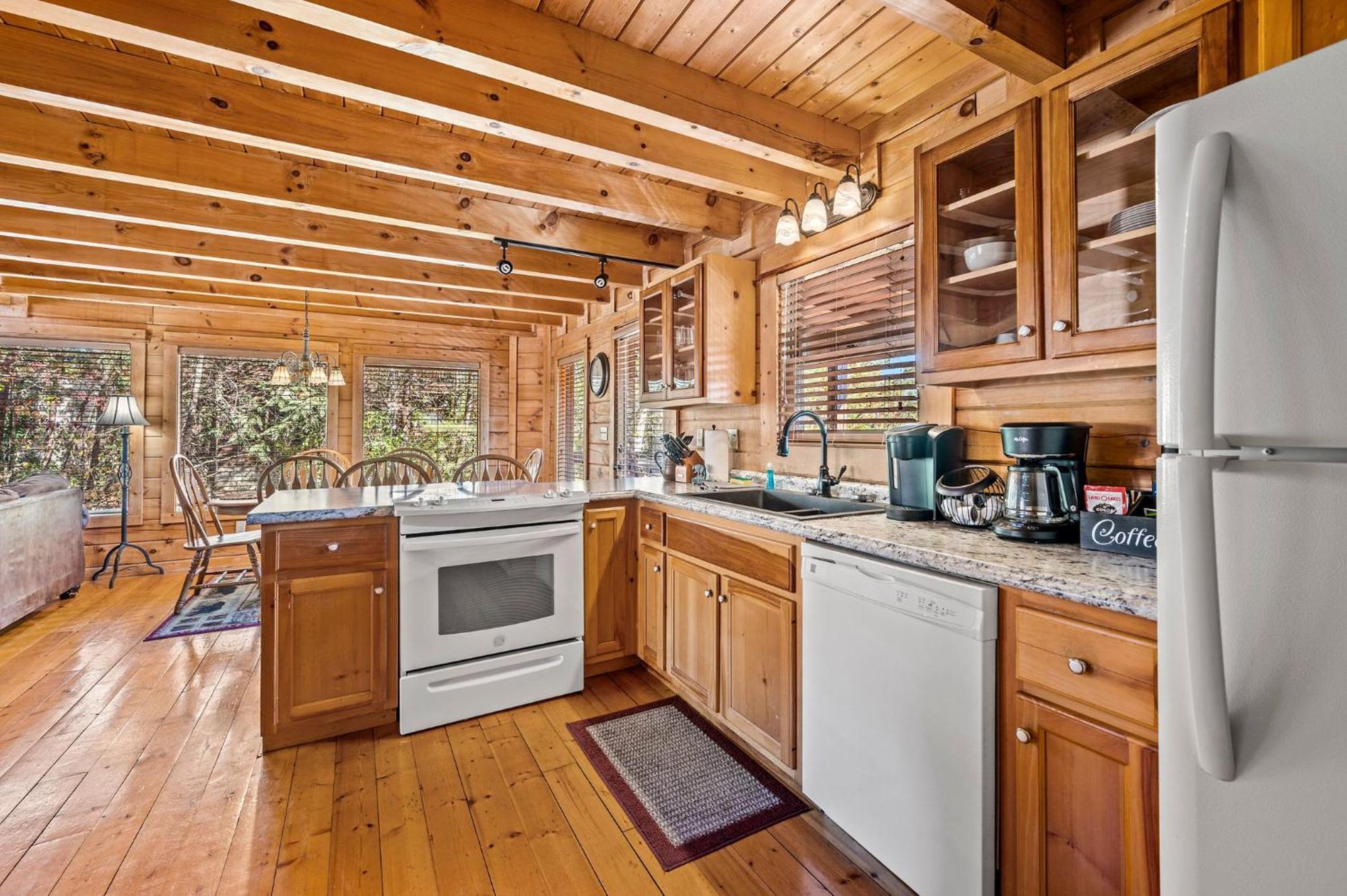 Bearfoot Pines - True Log Cabin - Wi-Fi, Hot Tub, Fishing, Deck With Views! - Mins To Pf 세비어빌 외부 사진
