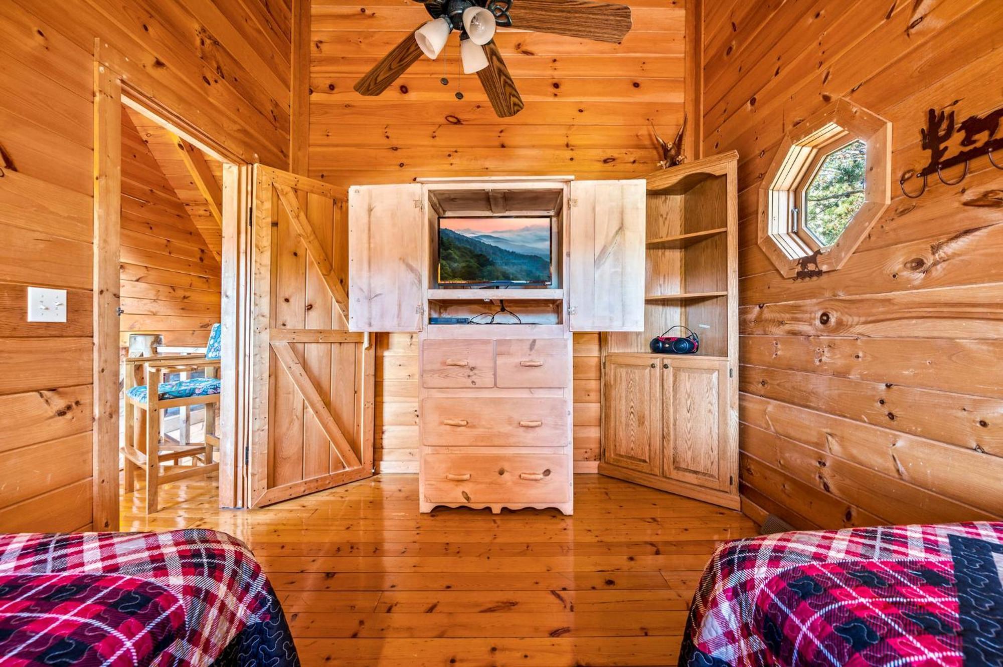 Bearfoot Pines - True Log Cabin - Wi-Fi, Hot Tub, Fishing, Deck With Views! - Mins To Pf 세비어빌 외부 사진