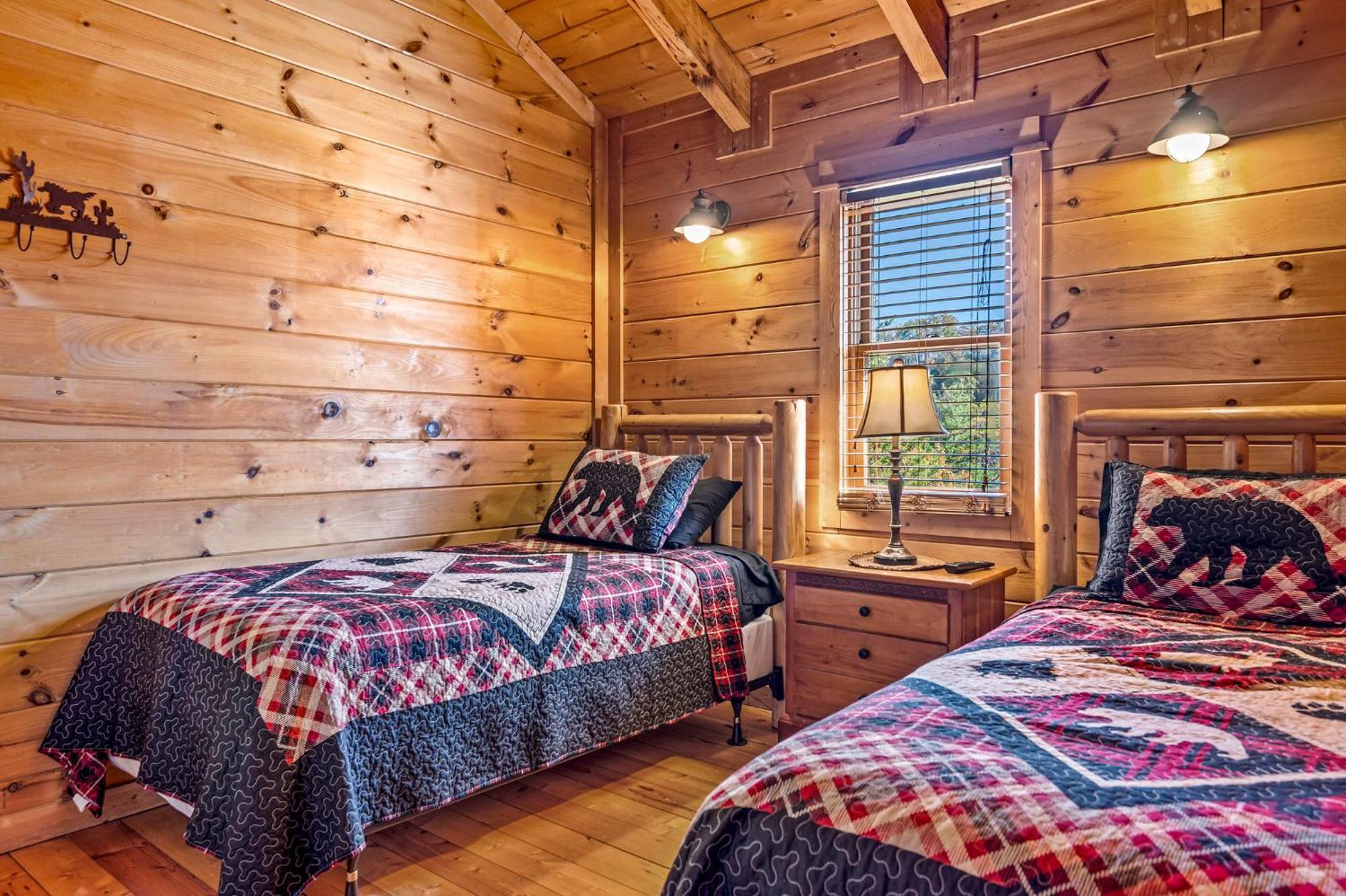 Bearfoot Pines - True Log Cabin - Wi-Fi, Hot Tub, Fishing, Deck With Views! - Mins To Pf 세비어빌 외부 사진