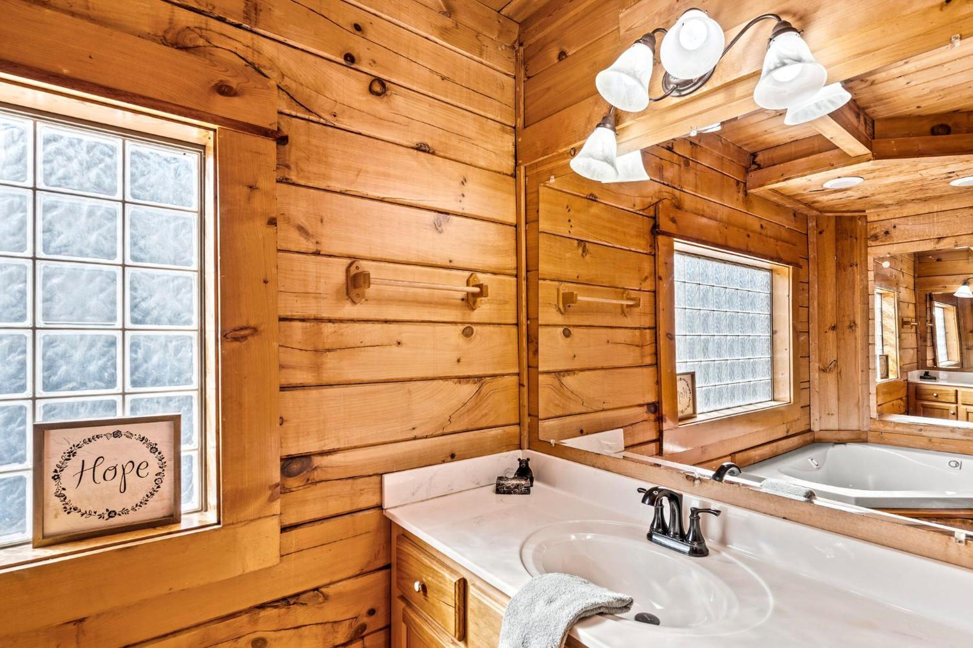 Bearfoot Pines - True Log Cabin - Wi-Fi, Hot Tub, Fishing, Deck With Views! - Mins To Pf 세비어빌 외부 사진