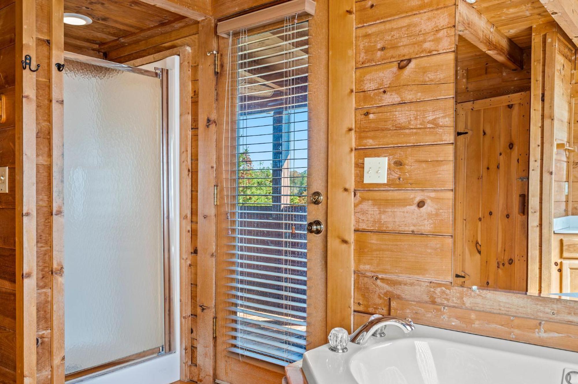 Bearfoot Pines - True Log Cabin - Wi-Fi, Hot Tub, Fishing, Deck With Views! - Mins To Pf 세비어빌 외부 사진