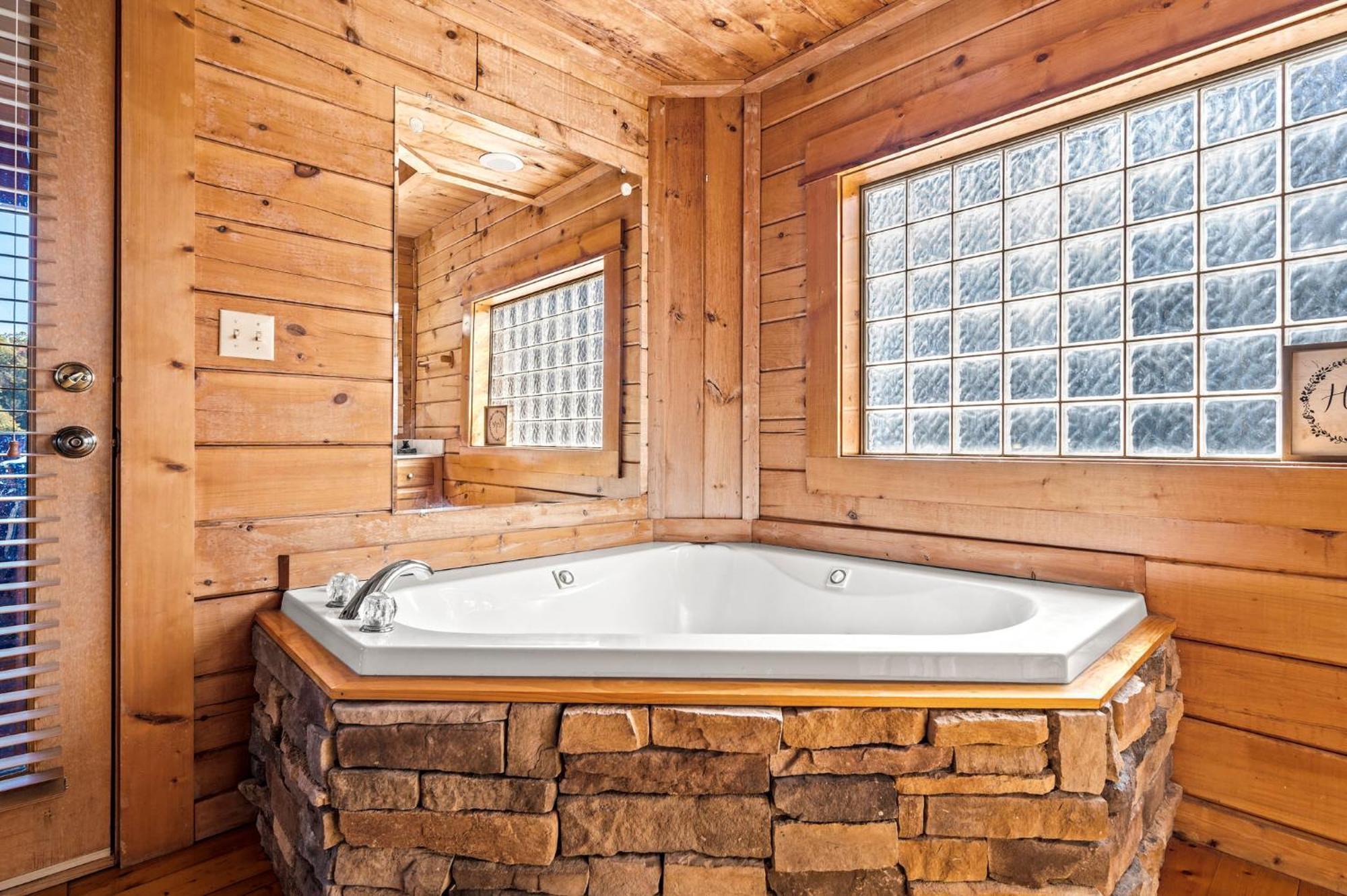 Bearfoot Pines - True Log Cabin - Wi-Fi, Hot Tub, Fishing, Deck With Views! - Mins To Pf 세비어빌 외부 사진