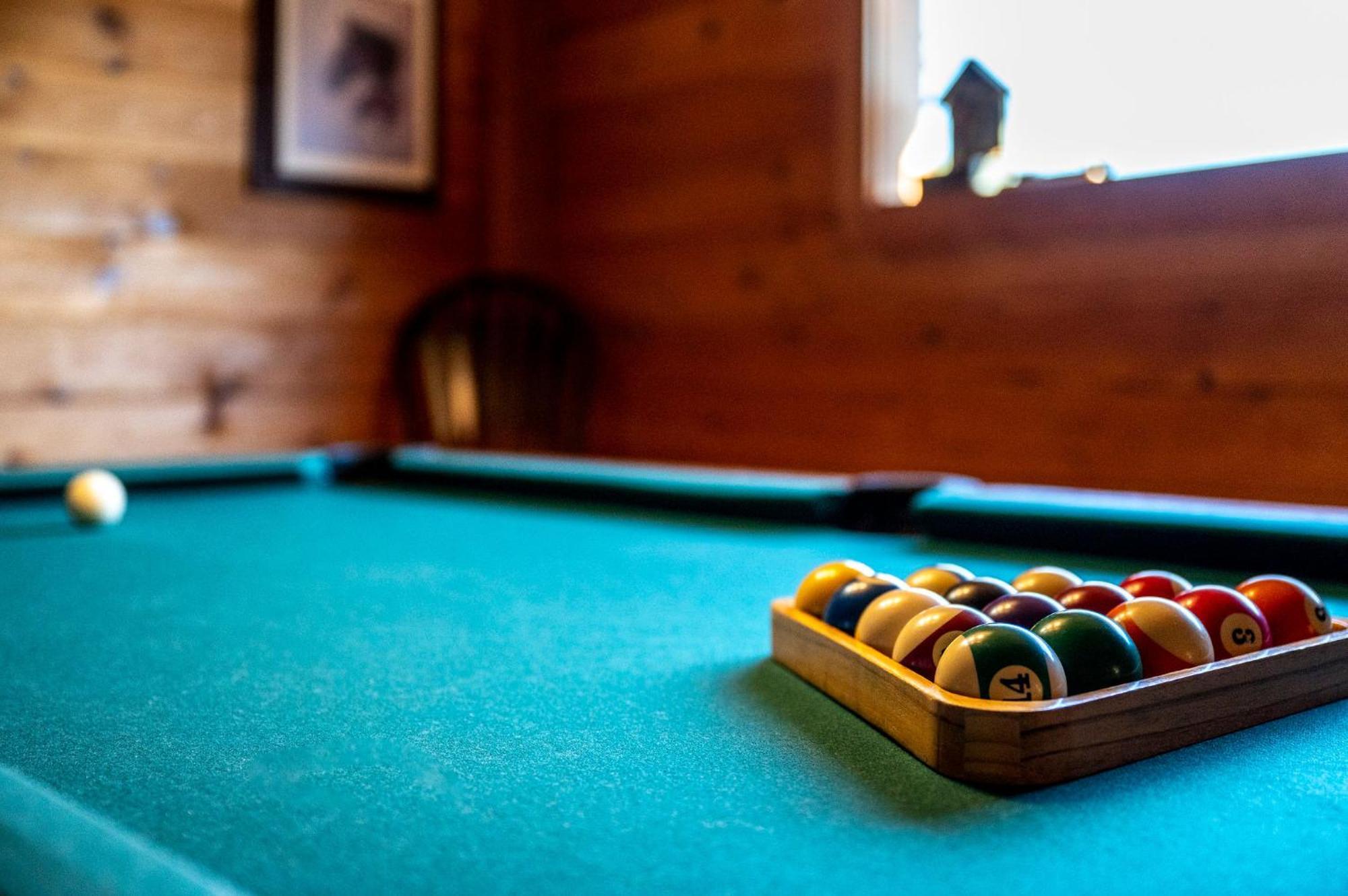 Bearfoot Pines - True Log Cabin - Wi-Fi, Hot Tub, Fishing, Deck With Views! - Mins To Pf 세비어빌 외부 사진