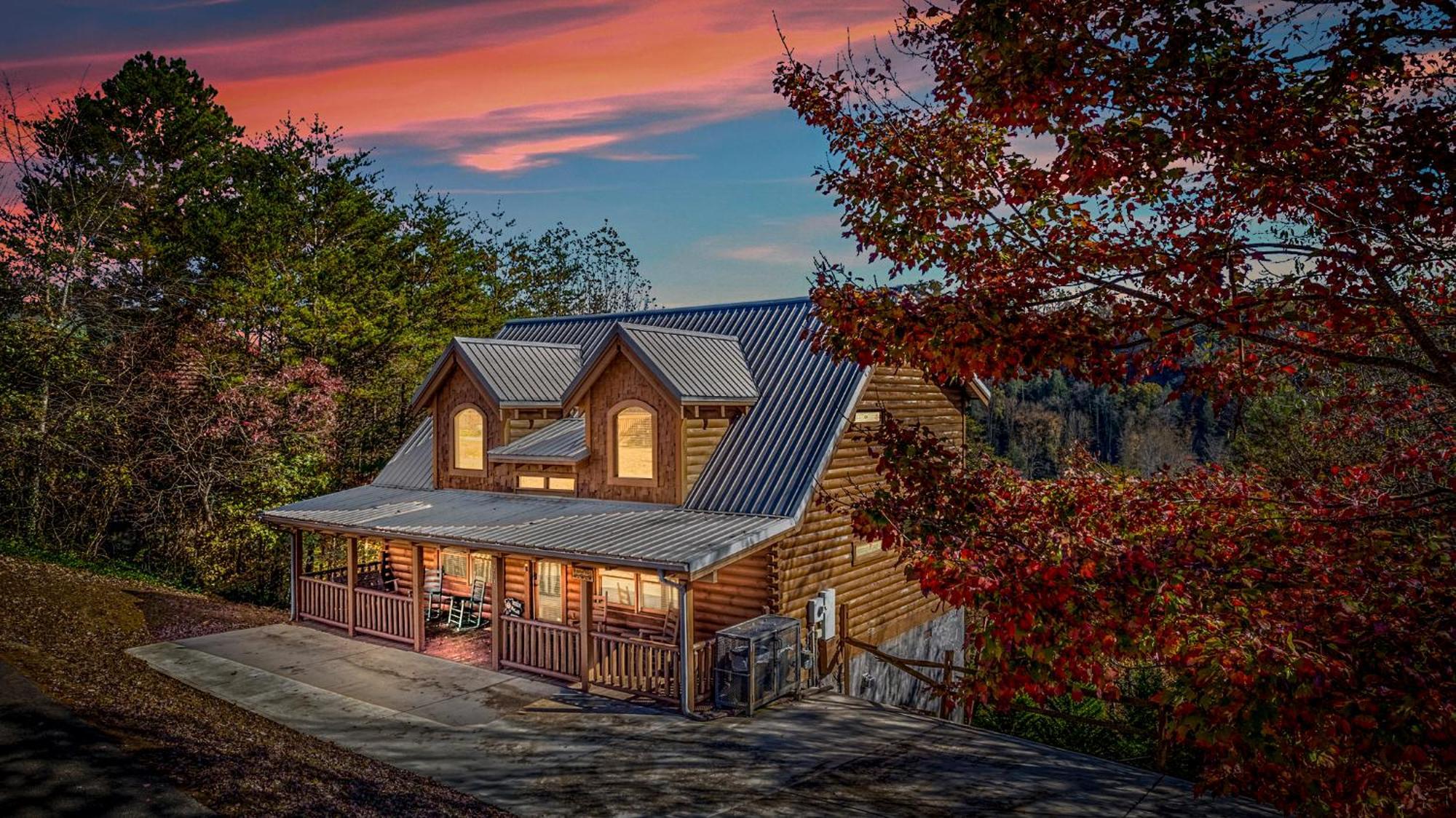 Bearfoot Pines - True Log Cabin - Wi-Fi, Hot Tub, Fishing, Deck With Views! - Mins To Pf 세비어빌 외부 사진